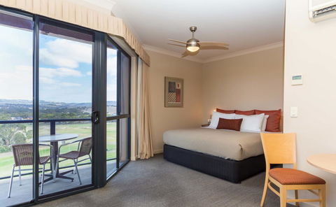 McCracken Country Club - Accommodation Burleigh 16