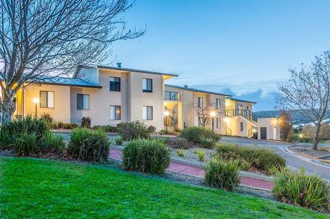 McCracken Country Club - Accommodation Burleigh 2