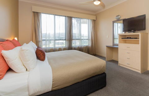 McCracken Country Club - Accommodation Burleigh 28