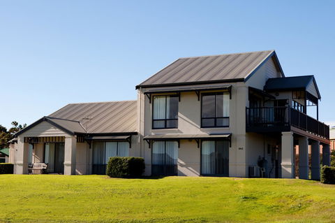 McCracken Country Club - Accommodation Burleigh 3