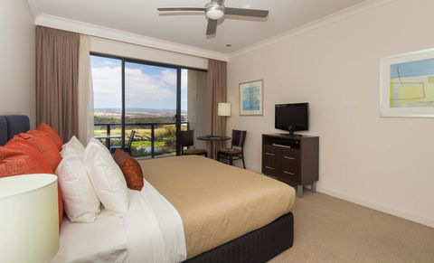 McCracken Country Club - Accommodation Burleigh 32