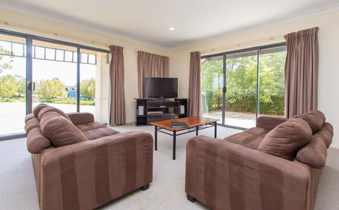 McCracken Country Club - Accommodation Burleigh 41