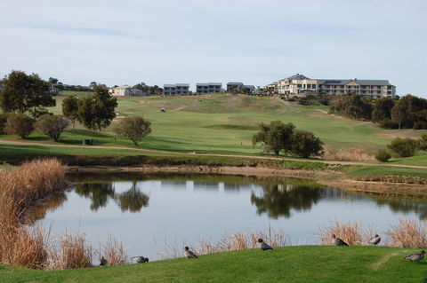 McCracken Country Club - Accommodation Burleigh 4