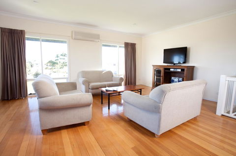 McCracken Country Club - Accommodation Burleigh 42