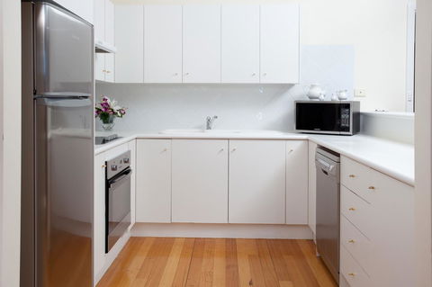 McCracken Country Club - Accommodation Burleigh 43