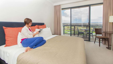 McCracken Country Club - Accommodation Burleigh 33