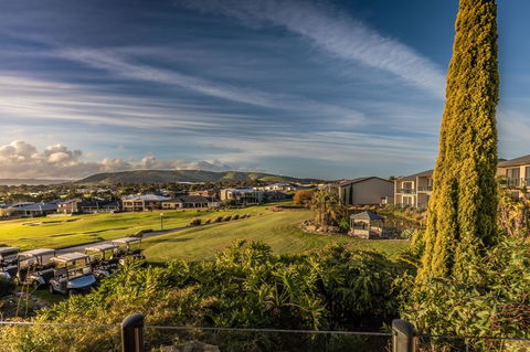 McCracken Country Club - Accommodation Burleigh 5