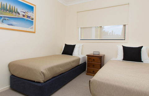 McCracken Country Club - Accommodation Burleigh 40