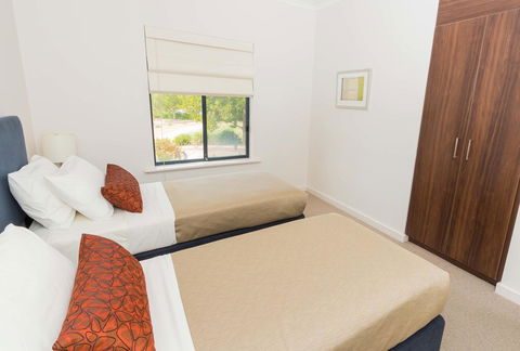 McCracken Country Club - Accommodation Burleigh 34