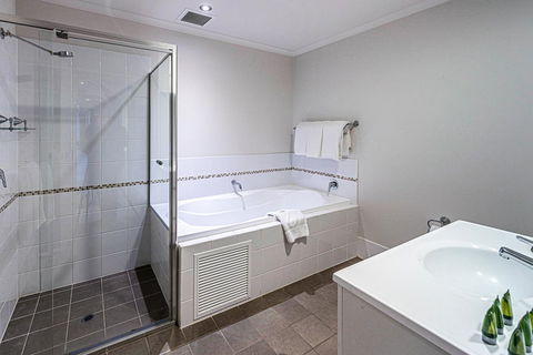 McCracken Country Club - Accommodation Burleigh 38