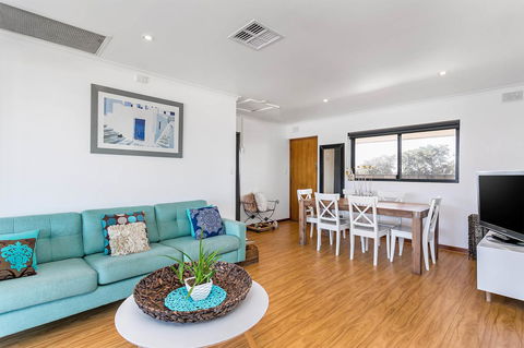 Blissful Beachfront Beachouse - Accommodation Burleigh 5