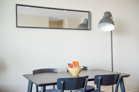 Port Adelaide Executive Waterfront Apartment - Accommodation Burleigh 12