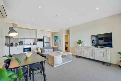 Port Adelaide Executive Waterfront Apartment - Accommodation Burleigh 17