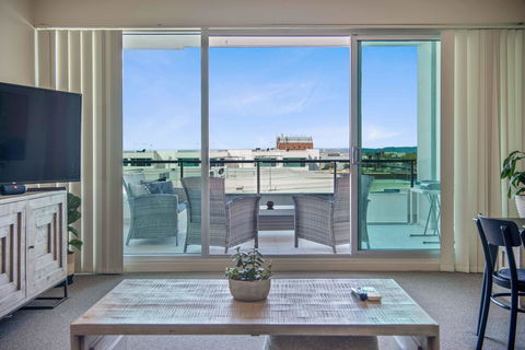 Port Adelaide Executive Waterfront Apartment - Accommodation Burleigh 22