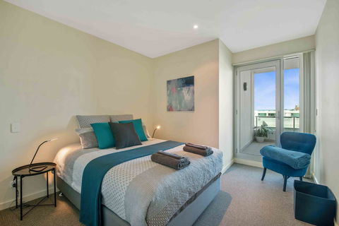 Port Adelaide Executive Waterfront Apartment - Accommodation Burleigh 2
