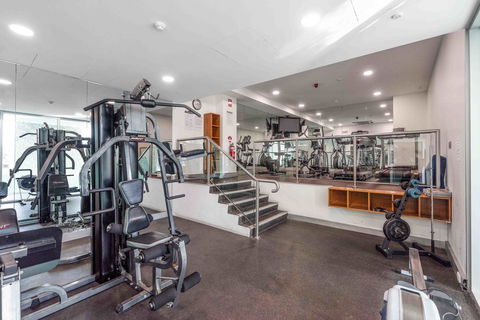 Port Adelaide Executive Waterfront Apartment - Accommodation Burleigh 27