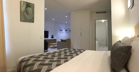 Wallaroo Marina Waterfront Luxe Apartment - Accommodation Burleigh 12