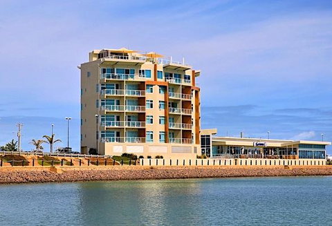 Wallaroo Marina Waterfront Luxe Apartment - Accommodation Burleigh 24