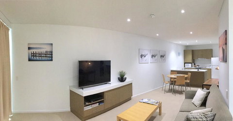 Wallaroo Marina Waterfront Luxe Apartment - Accommodation Burleigh 7
