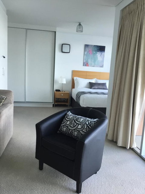 Wallaroo Marina Waterfront Luxe Apartment - Accommodation Burleigh 13