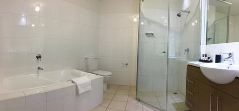 Wallaroo Marina Waterfront Luxe Apartment - Accommodation Burleigh 17
