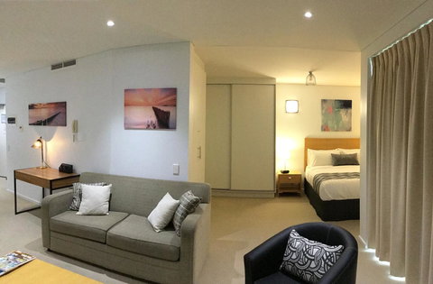 Wallaroo Marina Waterfront Luxe Apartment - Accommodation Burleigh 8