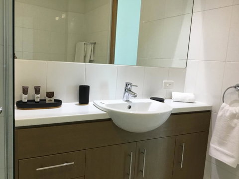 Wallaroo Marina Waterfront Luxe Apartment - Accommodation Burleigh 18