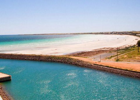 Wallaroo Marina Waterfront Luxe Apartment - Accommodation Burleigh 23