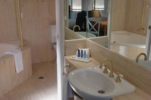 Pacific Bay Resort - Accommodation Burleigh 1