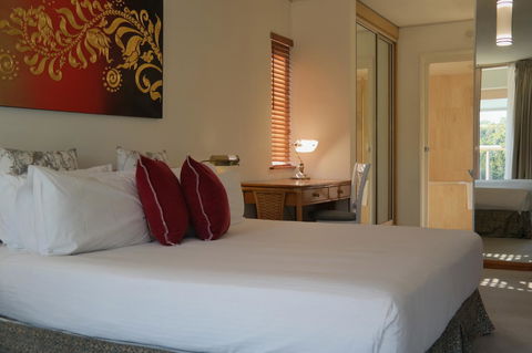 Pacific Bay Resort - Accommodation Burleigh 2