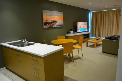 Wallaroo Marina Luxury Apartment - Accommodation Burleigh 7