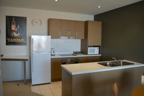 Wallaroo Marina Luxury Apartment - Accommodation Burleigh 12