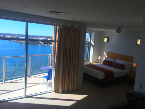 Wallaroo Marina Luxury Apartment - Accommodation Burleigh 18