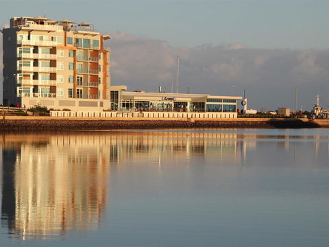 Wallaroo Marina Luxury Apartment - Accommodation Burleigh 3