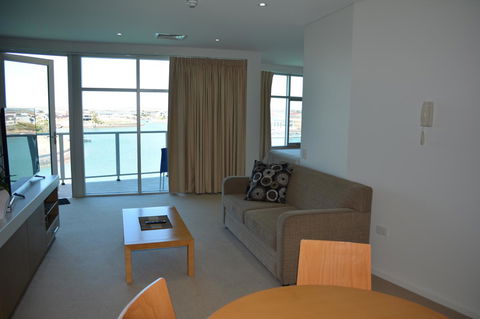 Wallaroo Marina Luxury Apartment - Accommodation Burleigh 26