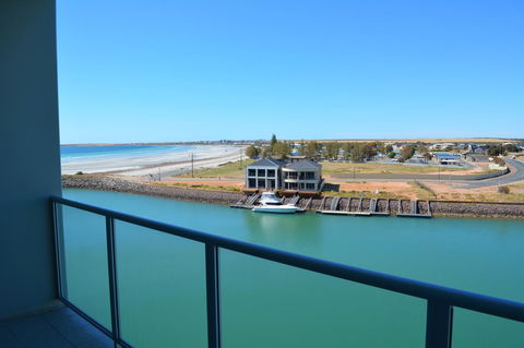 Wallaroo Marina Luxury Apartment - Accommodation Burleigh 6