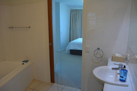 Wallaroo Marina Luxury Apartment - Accommodation Burleigh 20