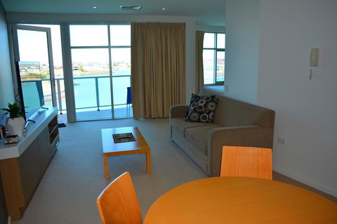 Wallaroo Marina Luxury Apartment - Accommodation Burleigh 5