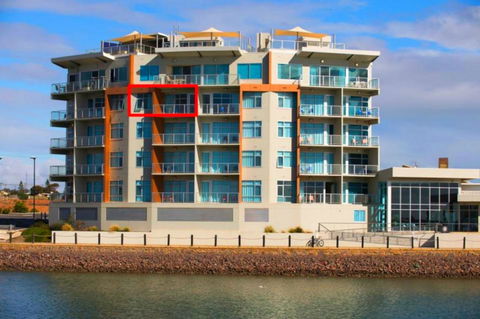 Wallaroo Marina Luxury Apartment - Accommodation Burleigh 0