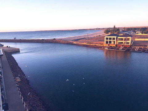 Wallaroo Marina Luxury Apartment - Accommodation Burleigh 25