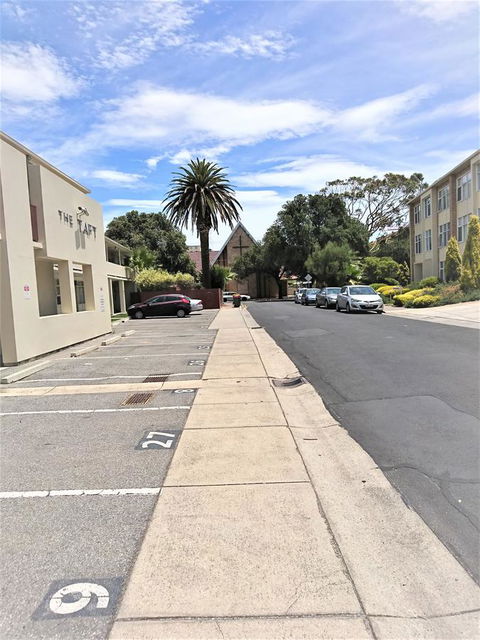 Hi 5 Glenelg Studio Apartment - Accommodation Burleigh 16