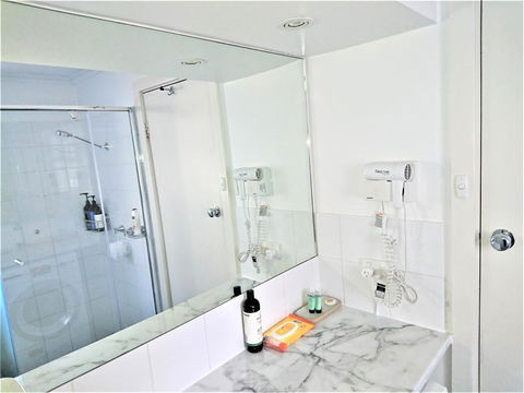 Hi 5 Glenelg Studio Apartment - Accommodation Burleigh 6
