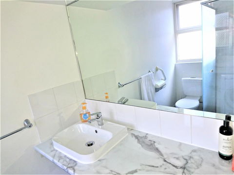 Hi 5 Glenelg Studio Apartment - Accommodation Burleigh 9