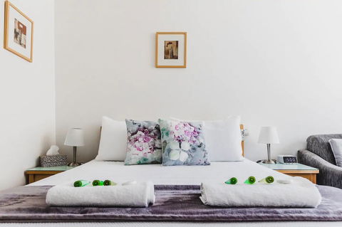 Hi 5 Glenelg Studio Apartment - Accommodation Burleigh 1