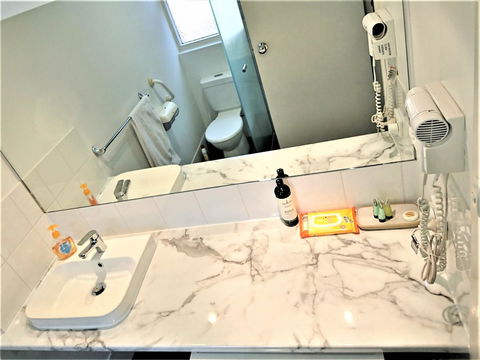 Hi 5 Glenelg Studio Apartment - Accommodation Burleigh 5