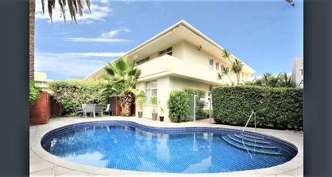 Hi 5 Glenelg Studio Apartment - Accommodation Burleigh 0