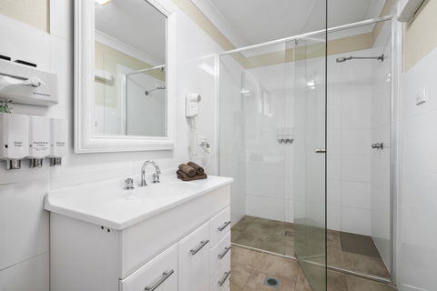 Garden City Motor Inn - Accommodation Burleigh 25