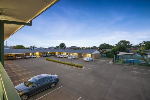 Garden City Motor Inn - Accommodation Burleigh 36