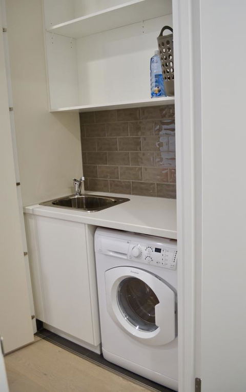 Whitmore SQ - Accommodation Burleigh 12