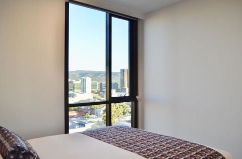 Whitmore SQ - Accommodation Burleigh 9